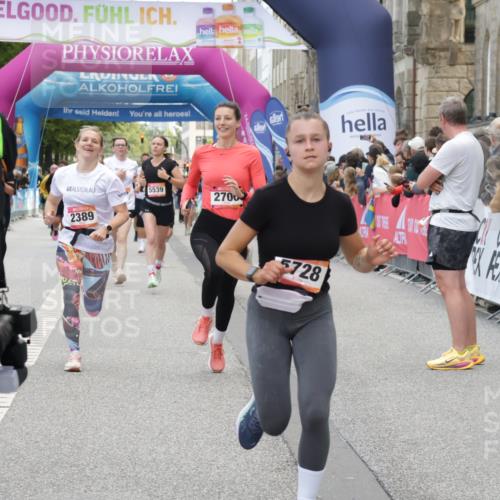 06.09.2026 - CURREX Alsterlauf Yannick Fuchs http://msf.ph/oto/10122313 06.09.2026 10:02:13 Ziel 2389, 2513, 2700, 3090, 3728, 3800, 4097, 4734, 5109, 5485, 5539, 5540, 5728, 6383, 8175 meine-sportfotos.de