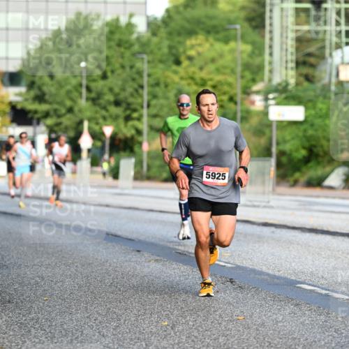 06.09.2026 - CURREX Alsterlauf Dr. Thomas Lammeyer http://msf.ph/oto/10122314 06.09.2026 09:37:30 Laufen 5925, 46 meine-sportfotos.de