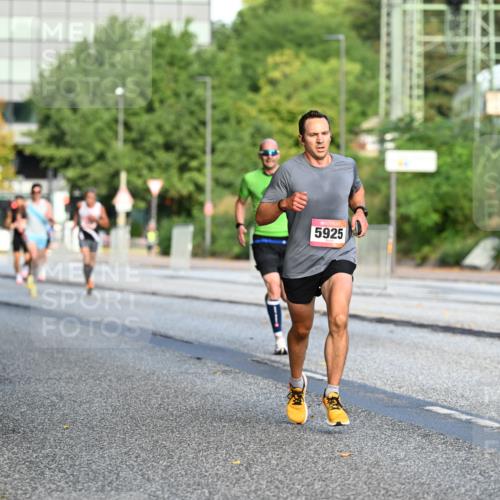 06.09.2026 - CURREX Alsterlauf Dr. Thomas Lammeyer http://msf.ph/oto/10122315 06.09.2026 09:37:30 Laufen 5925 meine-sportfotos.de