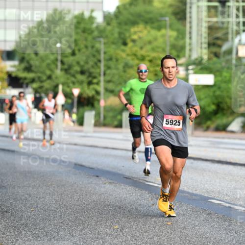 06.09.2026 - CURREX Alsterlauf Dr. Thomas Lammeyer http://msf.ph/oto/10122317 06.09.2026 09:37:30 Laufen 5925 meine-sportfotos.de