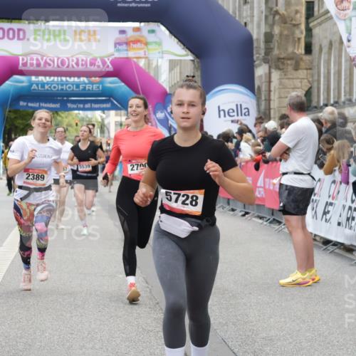 06.09.2026 - CURREX Alsterlauf Yannick Fuchs http://msf.ph/oto/10122319 06.09.2026 10:02:13 Ziel 2389, 2513, 2700, 3090, 3728, 3800, 4097, 4734, 5109, 5485, 5539, 5540, 5728, 6383, 8175 meine-sportfotos.de