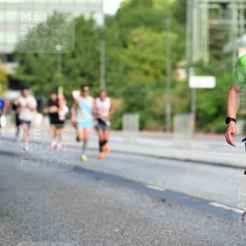 06.09.2026 - CURREX Alsterlauf Dr. Thomas Lammeyer http://msf.ph/oto/10122340 06.09.2026 09:37:33 Laufen 395 meine-sportfotos.de