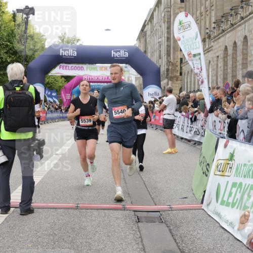 06.09.2026 - CURREX Alsterlauf Yannick Fuchs http://msf.ph/oto/10122421 06.09.2026 10:02:17 Ziel 2147, 2389, 2513, 2700, 3613, 3728, 3800, 4097, 4363, 4459, 4817, 4872, 5079, 5109, 5539, 5540, 5728, 5772, 5893, 6207, 6383, 8175 meine-sportfotos.de