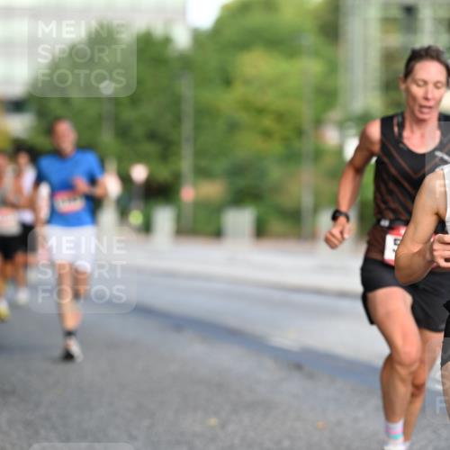 06.09.2026 - CURREX Alsterlauf Dr. Thomas Lammeyer http://msf.ph/oto/10122430 06.09.2026 09:37:44 Laufen 6222 meine-sportfotos.de