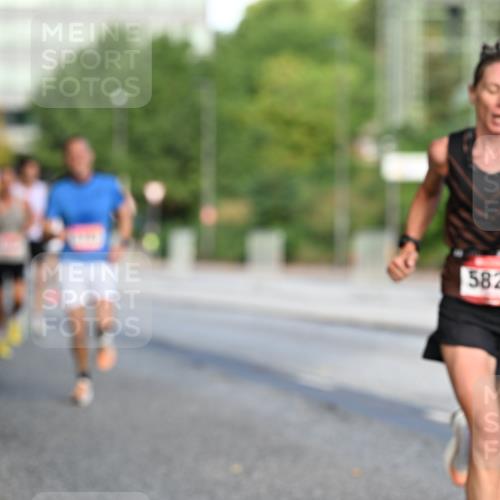 06.09.2026 - CURREX Alsterlauf Dr. Thomas Lammeyer http://msf.ph/oto/10122431 06.09.2026 09:37:44 Laufen 5828, 62 meine-sportfotos.de