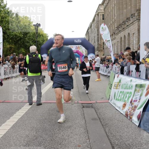 06.09.2026 - CURREX Alsterlauf Yannick Fuchs http://msf.ph/oto/10122455 06.09.2026 10:02:18 Ziel 2147, 2389, 2513, 2700, 3613, 3728, 3800, 4363, 4459, 4817, 4872, 5079, 5109, 5328, 5539, 5540, 5728, 5772, 5893, 6207, 6383 meine-sportfotos.de