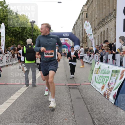 06.09.2026 - CURREX Alsterlauf Yannick Fuchs http://msf.ph/oto/10122463 06.09.2026 10:02:18 Ziel 2147, 2389, 2513, 2700, 3613, 3728, 3800, 4363, 4459, 4817, 4872, 5079, 5109, 5328, 5539, 5540, 5728, 5772, 5893, 6207, 6383 meine-sportfotos.de