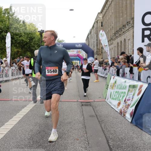 06.09.2026 - CURREX Alsterlauf Yannick Fuchs http://msf.ph/oto/10122467 06.09.2026 10:02:18 Ziel 2147, 2389, 2513, 2700, 3613, 3728, 3800, 4363, 4459, 4817, 4872, 5079, 5109, 5328, 5539, 5540, 5728, 5772, 5893, 6207, 6383 meine-sportfotos.de