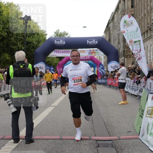 06.09.2026 - CURREX Alsterlauf Yannick Fuchs http://msf.ph/oto/10122601 06.09.2026 10:02:22 Ziel 2147, 2389, 2700, 2817, 3447, 3613, 4363, 4459, 4817, 4872, 5075, 5079, 5109, 5328, 5539, 5540, 5655, 5772, 5893, 6207, 6233, 6383 meine-sportfotos.de