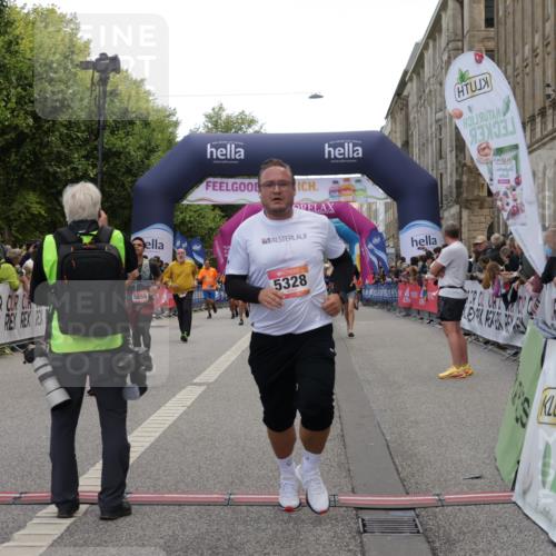 06.09.2026 - CURREX Alsterlauf Yannick Fuchs http://msf.ph/oto/10122606 06.09.2026 10:02:23 Ziel 2147, 2817, 3447, 3613, 4363, 4459, 4817, 4872, 5075, 5079, 5328, 5539, 5540, 5655, 5772, 5893, 6207, 6233, 6383 meine-sportfotos.de
