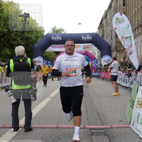 06.09.2026 - CURREX Alsterlauf Yannick Fuchs http://msf.ph/oto/10122613 06.09.2026 10:02:23 Ziel 2147, 2817, 3447, 3613, 4363, 4459, 4817, 4872, 5075, 5079, 5328, 5539, 5540, 5655, 5772, 5893, 6207, 6233, 6383 meine-sportfotos.de