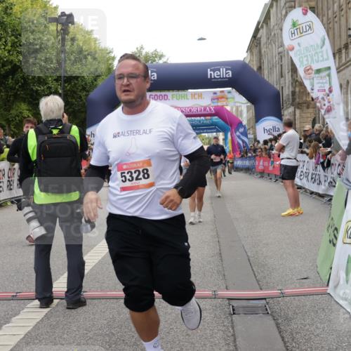 06.09.2026 - CURREX Alsterlauf Yannick Fuchs http://msf.ph/oto/10122634 06.09.2026 10:02:23 Ziel 2147, 2817, 3447, 3613, 4363, 4459, 4817, 4872, 5075, 5079, 5328, 5539, 5540, 5655, 5772, 5893, 6207, 6233, 6383 meine-sportfotos.de