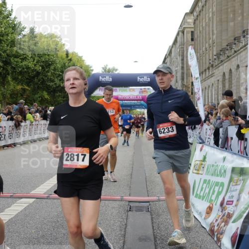 06.09.2026 - CURREX Alsterlauf Yannick Fuchs http://msf.ph/oto/10122734 06.09.2026 10:02:28 Ziel 2817, 2886, 3062, 3447, 4363, 4817, 5075, 5079, 5328, 5517, 5655, 5893, 6152, 6233, 8331 meine-sportfotos.de