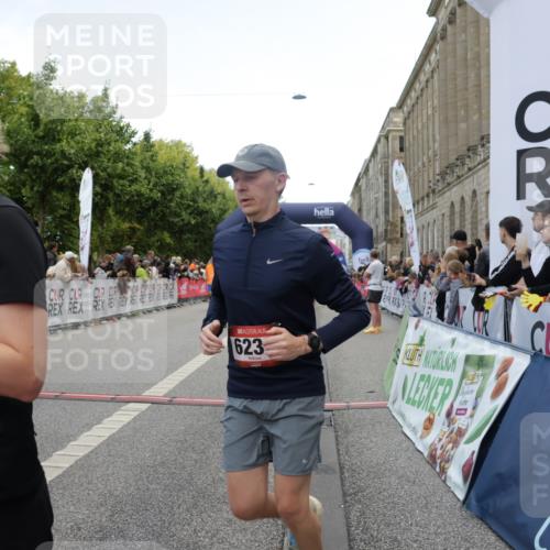 06.09.2026 - CURREX Alsterlauf Yannick Fuchs http://msf.ph/oto/10122744 06.09.2026 10:02:28 Ziel 2817, 2886, 3062, 3447, 4363, 4817, 5075, 5079, 5328, 5517, 5655, 5893, 6152, 6233, 8331 meine-sportfotos.de