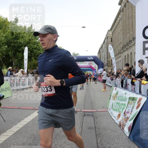 06.09.2026 - CURREX Alsterlauf Yannick Fuchs http://msf.ph/oto/10122751 06.09.2026 10:02:28 Ziel 2817, 2886, 3062, 3447, 4363, 4817, 5075, 5079, 5328, 5517, 5655, 5893, 6152, 6233, 8331 meine-sportfotos.de