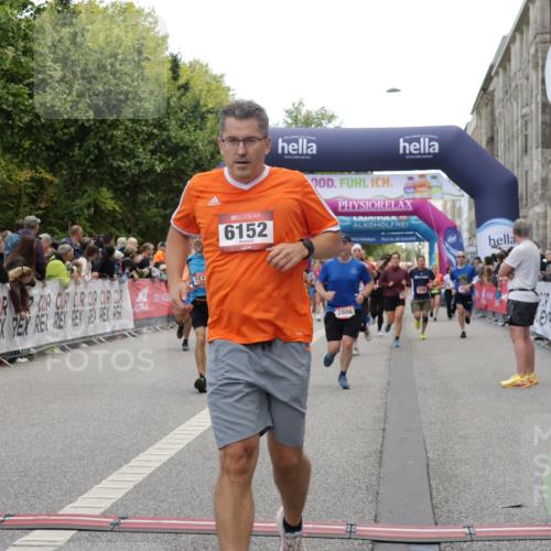 06.09.2026 - CURREX Alsterlauf Yannick Fuchs http://msf.ph/oto/10122756 06.09.2026 10:02:29 Ziel 2486, 2488, 2817, 2886, 3062, 3447, 3790, 3858, 3882, 4817, 5075, 5079, 5328, 5517, 5655, 6152, 6174, 6233, 8331 meine-sportfotos.de