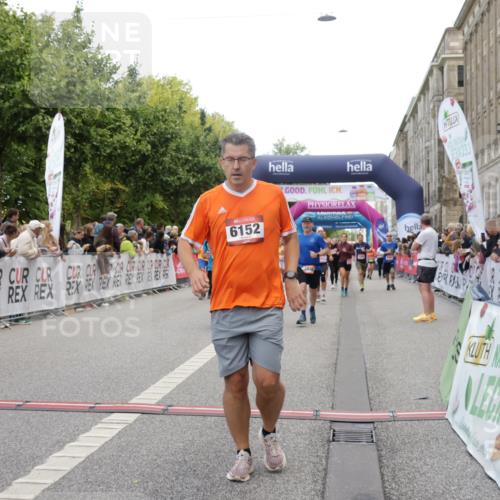 06.09.2026 - CURREX Alsterlauf Yannick Fuchs http://msf.ph/oto/10122760 06.09.2026 10:02:29 Ziel 2486, 2488, 2817, 2886, 3062, 3447, 3790, 3858, 3882, 4817, 5075, 5079, 5328, 5517, 5655, 6152, 6174, 6233, 8331 meine-sportfotos.de