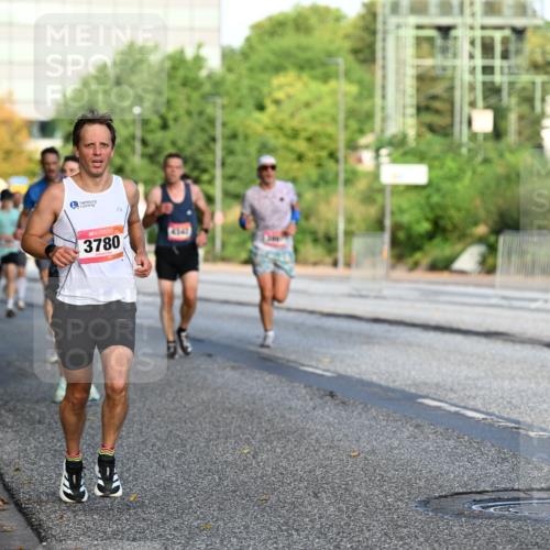 06.09.2026 - CURREX Alsterlauf Dr. Thomas Lammeyer http://msf.ph/oto/10122859 06.09.2026 09:38:35 Laufen 3780, 4342 meine-sportfotos.de