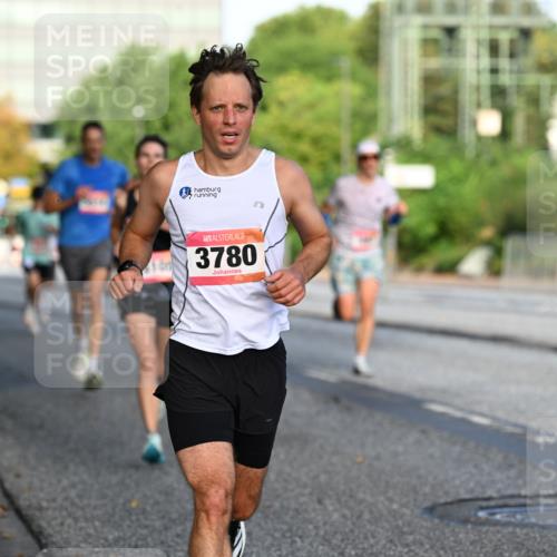 06.09.2026 - CURREX Alsterlauf Dr. Thomas Lammeyer http://msf.ph/oto/10122868 06.09.2026 09:38:36 Laufen 3780 meine-sportfotos.de