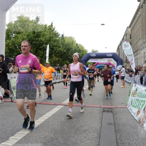 06.09.2026 - CURREX Alsterlauf Yannick Fuchs http://msf.ph/oto/10122922 06.09.2026 10:02:34 Ziel 2135, 2304, 2486, 2488, 2817, 2886, 3042, 3062, 3089, 3532, 3584, 3790, 3858, 3882, 4173, 4285, 4325, 4550, 4594, 4624, 5379, 5517, 5908, 6152, 6174, 6203, 6233, 8268, 8331 meine-sportfotos.de