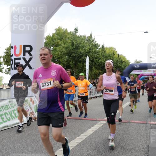 06.09.2026 - CURREX Alsterlauf Yannick Fuchs http://msf.ph/oto/10122939 06.09.2026 10:02:34 Ziel 2135, 2304, 2486, 2488, 2817, 2886, 3042, 3062, 3089, 3532, 3584, 3790, 3858, 3882, 4173, 4285, 4325, 4550, 4594, 4624, 5379, 5517, 5908, 6152, 6174, 6203, 6233, 8268, 8331 meine-sportfotos.de