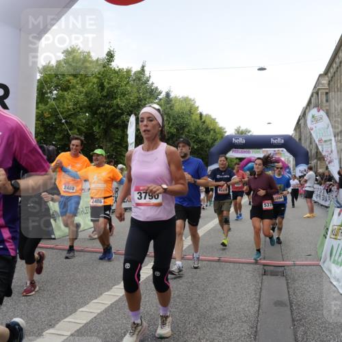 06.09.2026 - CURREX Alsterlauf Yannick Fuchs http://msf.ph/oto/10122953 06.09.2026 10:02:34 Ziel 2135, 2304, 2486, 2488, 2817, 2886, 3042, 3062, 3089, 3532, 3584, 3790, 3858, 3882, 4173, 4285, 4325, 4550, 4594, 4624, 5379, 5517, 5908, 6152, 6174, 6203, 6233, 8268, 8331 meine-sportfotos.de