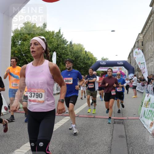 06.09.2026 - CURREX Alsterlauf Yannick Fuchs http://msf.ph/oto/10122972 06.09.2026 10:02:35 Ziel 2135, 2304, 2486, 2488, 2886, 3028, 3042, 3062, 3089, 3532, 3584, 3790, 3858, 3882, 4173, 4285, 4325, 4550, 4594, 4624, 5379, 5517, 5908, 6152, 6174, 6203, 6431, 8268, 8331 meine-sportfotos.de