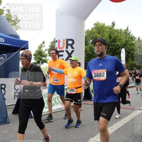 06.09.2026 - CURREX Alsterlauf Yannick Fuchs http://msf.ph/oto/10122983 06.09.2026 10:02:35 Ziel 2135, 2304, 2486, 2488, 2886, 3028, 3042, 3062, 3089, 3532, 3584, 3790, 3858, 3882, 4173, 4285, 4325, 4550, 4594, 4624, 5379, 5517, 5908, 6152, 6174, 6203, 6431, 8268, 8331 meine-sportfotos.de