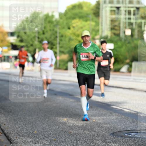 06.09.2026 - CURREX Alsterlauf Dr. Thomas Lammeyer http://msf.ph/oto/10123000 06.09.2026 09:38:49 Laufen 580, 448 meine-sportfotos.de