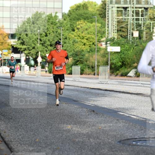 06.09.2026 - CURREX Alsterlauf Dr. Thomas Lammeyer http://msf.ph/oto/10123028 06.09.2026 09:38:52 Laufen 5673, 5541 meine-sportfotos.de