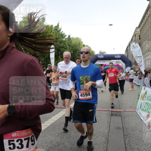 06.09.2026 - CURREX Alsterlauf Yannick Fuchs http://msf.ph/oto/10123035 06.09.2026 10:02:37 Ziel 2135, 2304, 2486, 2488, 2702, 2886, 2954, 3028, 3042, 3089, 3221, 3222, 3532, 3584, 3790, 3858, 3882, 4173, 4263, 4285, 4325, 4550, 4594, 4624, 5379, 5517, 5908, 6120, 6174, 6203, 6431, 8121, 8244, 8268, 8331 meine-sportfotos.de