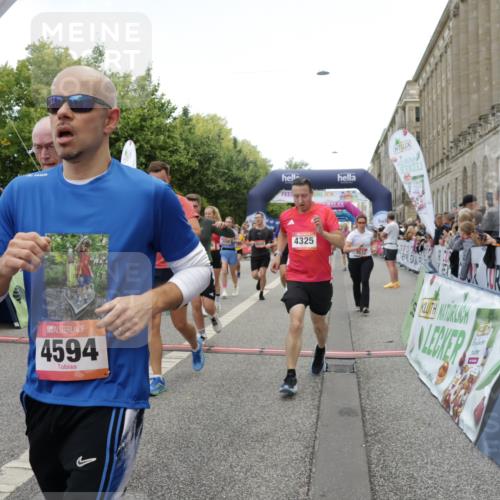 06.09.2026 - CURREX Alsterlauf Yannick Fuchs http://msf.ph/oto/10123057 06.09.2026 10:02:37 Ziel 2135, 2304, 2486, 2488, 2702, 2886, 2954, 3028, 3042, 3089, 3221, 3222, 3532, 3584, 3790, 3858, 3882, 4173, 4263, 4285, 4325, 4550, 4594, 4624, 5379, 5517, 5908, 6120, 6174, 6203, 6431, 8121, 8244, 8268, 8331 meine-sportfotos.de