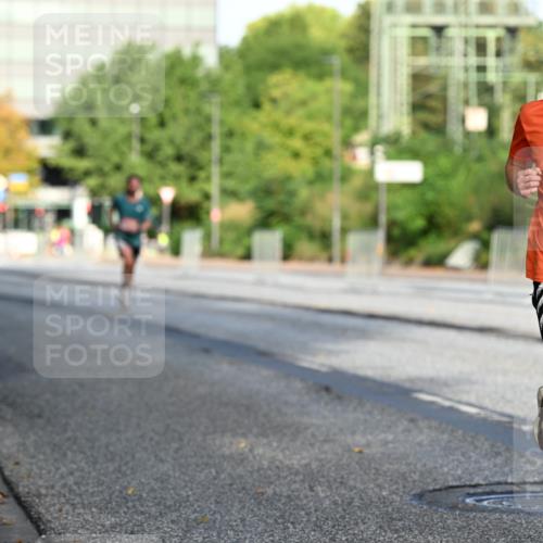 06.09.2026 - CURREX Alsterlauf Dr. Thomas Lammeyer http://msf.ph/oto/10123061 06.09.2026 09:38:55 Laufen 5673 meine-sportfotos.de