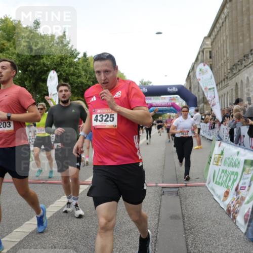 06.09.2026 - CURREX Alsterlauf Yannick Fuchs http://msf.ph/oto/10123072 06.09.2026 10:02:38 Ziel 2135, 2304, 2486, 2488, 2702, 2886, 2954, 3028, 3042, 3089, 3221, 3222, 3532, 3584, 3790, 3858, 3882, 4173, 4263, 4285, 4325, 4550, 4594, 4624, 5379, 5517, 5908, 6120, 6174, 6203, 6431, 8121, 8147, 8244, 8268, 8331 meine-sportfotos.de