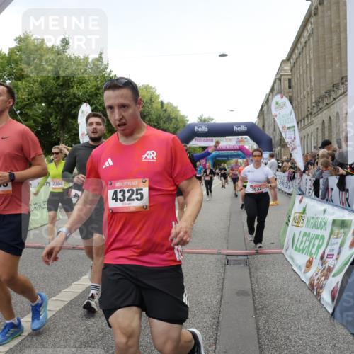 06.09.2026 - CURREX Alsterlauf Yannick Fuchs http://msf.ph/oto/10123080 06.09.2026 10:02:38 Ziel 2135, 2304, 2486, 2488, 2702, 2886, 2954, 3028, 3042, 3089, 3221, 3222, 3532, 3584, 3790, 3858, 3882, 4173, 4263, 4285, 4325, 4550, 4594, 4624, 5379, 5517, 5908, 6120, 6174, 6203, 6431, 8121, 8147, 8244, 8268, 8331 meine-sportfotos.de
