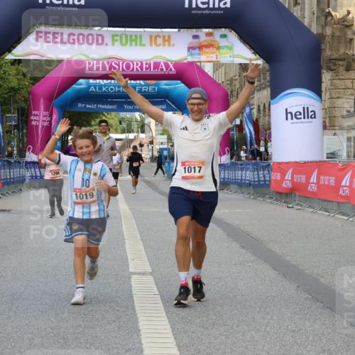 06.09.2026 - CURREX Alsterlauf Strokosch-Dieckow http://msf.ph/oto/10123085 06.09.2026 12:09:33 Ziel 1017, 1019 meine-sportfotos.de