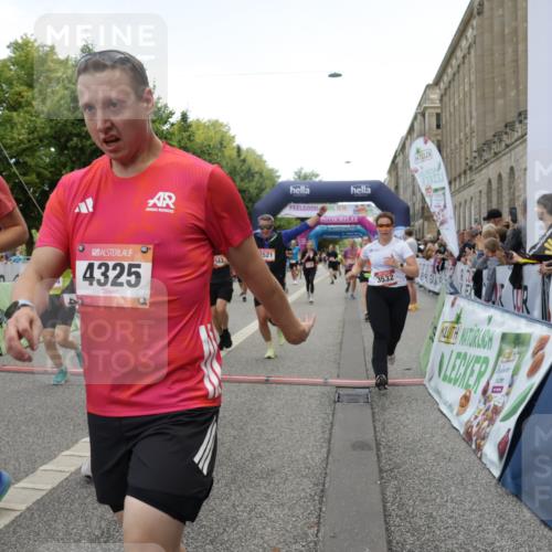 06.09.2026 - CURREX Alsterlauf Yannick Fuchs http://msf.ph/oto/10123087 06.09.2026 10:02:38 Ziel 2135, 2304, 2486, 2488, 2702, 2886, 2954, 3028, 3042, 3089, 3221, 3222, 3532, 3584, 3790, 3858, 3882, 4173, 4263, 4285, 4325, 4550, 4594, 4624, 5379, 5517, 5908, 6120, 6174, 6203, 6431, 8121, 8147, 8244, 8268, 8331 meine-sportfotos.de