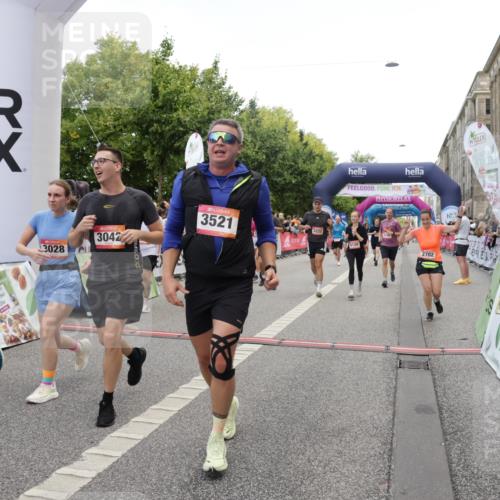 06.09.2026 - CURREX Alsterlauf Yannick Fuchs http://msf.ph/oto/10123135 06.09.2026 10:02:40 Ziel 2135, 2304, 2486, 2488, 2702, 2954, 3028, 3042, 3089, 3221, 3222, 3532, 3584, 3790, 3858, 3882, 4173, 4263, 4285, 4325, 4550, 4594, 4624, 5379, 5908, 6120, 6174, 6203, 6219, 6431, 8121, 8147, 8244, 8268, 8305, 8331 meine-sportfotos.de