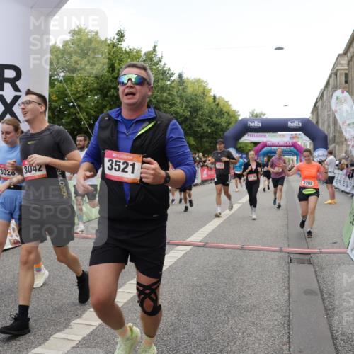 06.09.2026 - CURREX Alsterlauf Yannick Fuchs http://msf.ph/oto/10123147 06.09.2026 10:02:40 Ziel 2135, 2304, 2486, 2488, 2702, 2954, 3028, 3042, 3089, 3221, 3222, 3532, 3584, 3790, 3858, 3882, 4173, 4263, 4285, 4325, 4550, 4594, 4624, 5379, 5908, 6120, 6174, 6203, 6219, 6431, 8121, 8147, 8244, 8268, 8305, 8331 meine-sportfotos.de