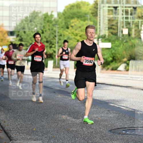 06.09.2026 - CURREX Alsterlauf Dr. Thomas Lammeyer http://msf.ph/oto/10123158 06.09.2026 09:39:08 Laufen 3592, 3779 meine-sportfotos.de