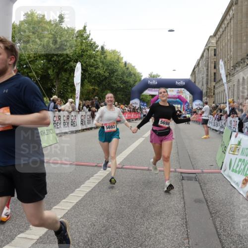 06.09.2026 - CURREX Alsterlauf Yannick Fuchs http://msf.ph/oto/10123292 06.09.2026 10:02:46 Ziel 2304, 2702, 2954, 3028, 3042, 3221, 3222, 3532, 4263, 4285, 5693, 5698, 6120, 6219, 6431, 8121, 8147, 8244, 8282, 8305 meine-sportfotos.de