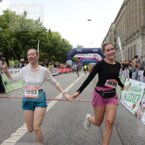 06.09.2026 - CURREX Alsterlauf Yannick Fuchs http://msf.ph/oto/10123334 06.09.2026 10:02:47 Ziel 2702, 2954, 3028, 3221, 3222, 4263, 5693, 5698, 6120, 6219, 6431, 8121, 8147, 8244, 8282, 8305 meine-sportfotos.de
