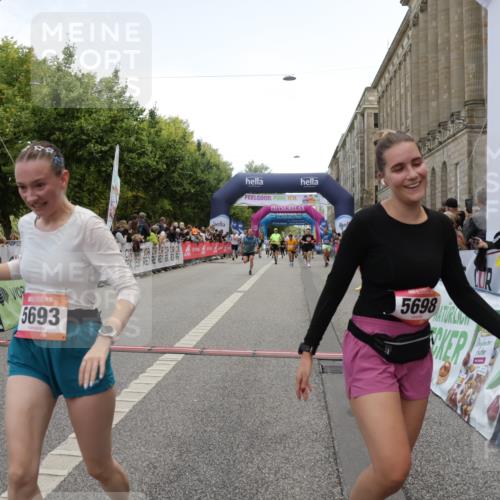 06.09.2026 - CURREX Alsterlauf Yannick Fuchs http://msf.ph/oto/10123341 06.09.2026 10:02:47 Ziel 2702, 2954, 3028, 3221, 3222, 4263, 5693, 5698, 6120, 6219, 6431, 8121, 8147, 8244, 8282, 8305 meine-sportfotos.de