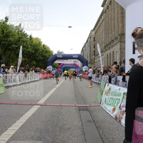 06.09.2026 - CURREX Alsterlauf Yannick Fuchs http://msf.ph/oto/10123353 06.09.2026 10:02:47 Ziel 2702, 2954, 3028, 3221, 3222, 4263, 5693, 5698, 6120, 6219, 6431, 8121, 8147, 8244, 8282, 8305 meine-sportfotos.de