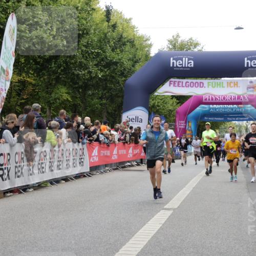 06.09.2026 - CURREX Alsterlauf Yannick Fuchs http://msf.ph/oto/10123361 06.09.2026 10:02:48 Ziel 2500, 2702, 2954, 3221, 3222, 4263, 5366, 5693, 5698, 6120, 6219, 8121, 8147, 8244, 8282, 8305 meine-sportfotos.de