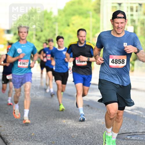06.09.2026 - CURREX Alsterlauf Dr. Thomas Lammeyer http://msf.ph/oto/10123369 06.09.2026 09:39:31 Laufen 1111, 590, 4967, 4858, 4854 meine-sportfotos.de
