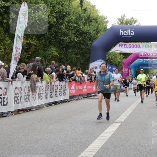 06.09.2026 - CURREX Alsterlauf Yannick Fuchs http://msf.ph/oto/10123371 06.09.2026 10:02:48 Ziel 2500, 2702, 2954, 3221, 3222, 4263, 5366, 5693, 5698, 6120, 6219, 8121, 8147, 8244, 8282, 8305 meine-sportfotos.de