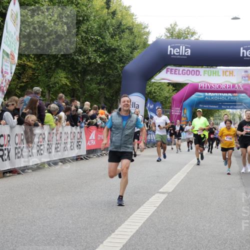 06.09.2026 - CURREX Alsterlauf Yannick Fuchs http://msf.ph/oto/10123388 06.09.2026 10:02:48 Ziel 2500, 2702, 2954, 3221, 3222, 4263, 5366, 5693, 5698, 6120, 6219, 8121, 8147, 8244, 8282, 8305 meine-sportfotos.de