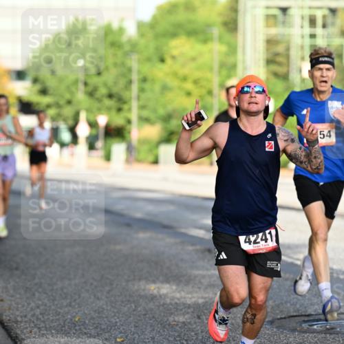 06.09.2026 - CURREX Alsterlauf Dr. Thomas Lammeyer http://msf.ph/oto/10123392 06.09.2026 09:39:33 Laufen 4241, 54 meine-sportfotos.de