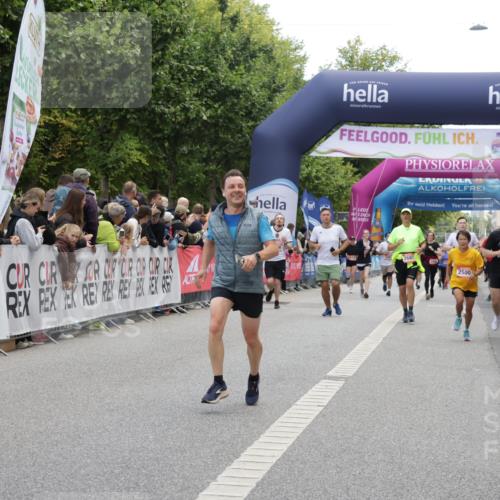 06.09.2026 - CURREX Alsterlauf Yannick Fuchs http://msf.ph/oto/10123395 06.09.2026 10:02:49 Ziel 2500, 3221, 3222, 5190, 5366, 5659, 5693, 5698, 6120, 6219, 8121, 8147, 8282, 8305 meine-sportfotos.de